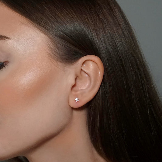 Flower Single Motive 5 Leaf Stud Earrings