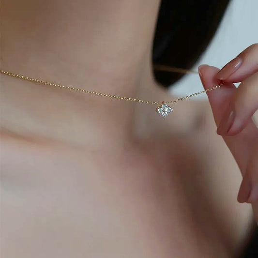 Flower Single Motive Necklace