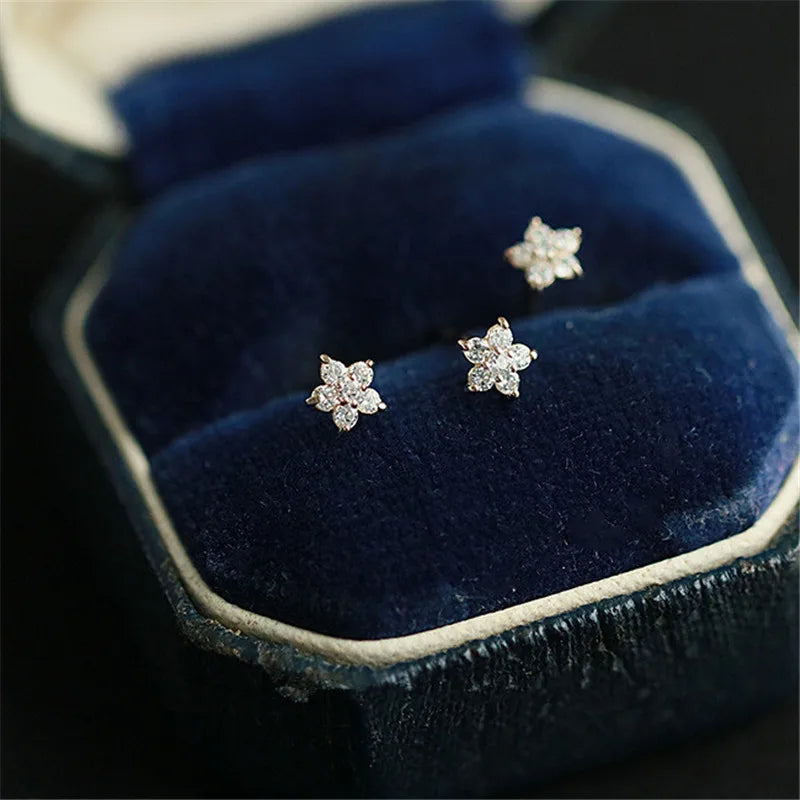 Flower Single Motive 5 Leaf Stud Earrings